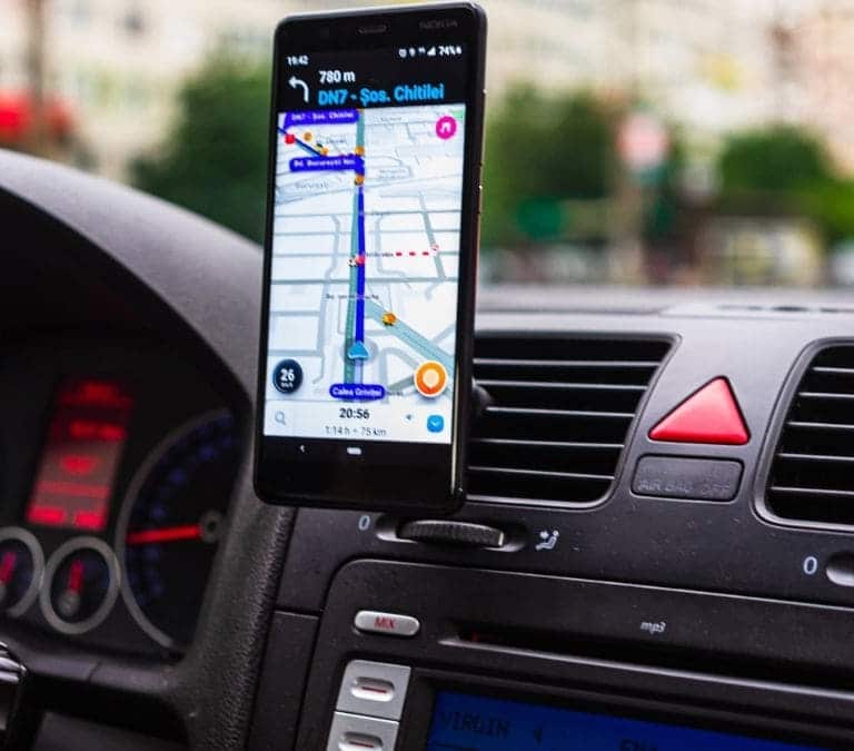 Adiós a estas aplicaciones, la DGT te va a multar si te pilla usándolas