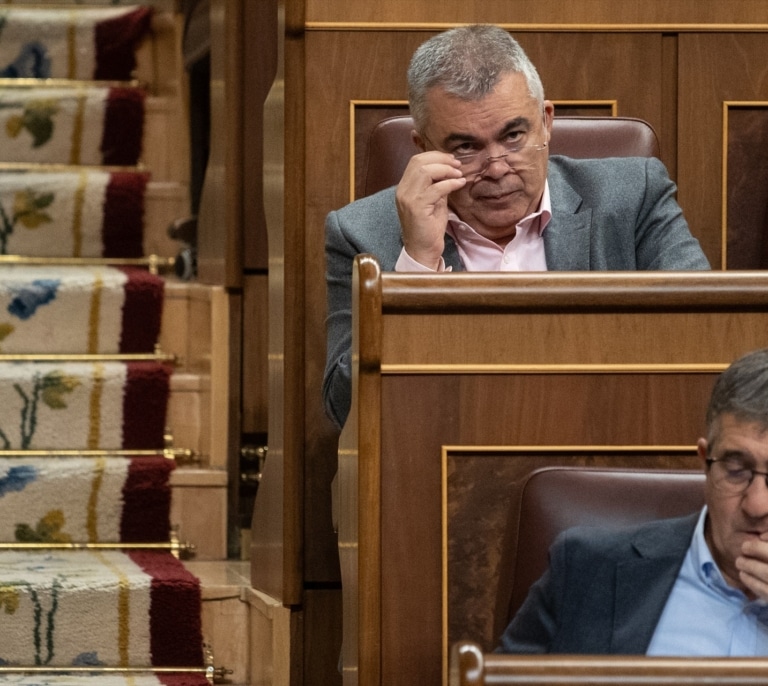 Aldama desvela que Santos Cerdán recibió 15.000 euros en un sobre y que dio 250.000 a Ábalos y 100.000 a Koldo