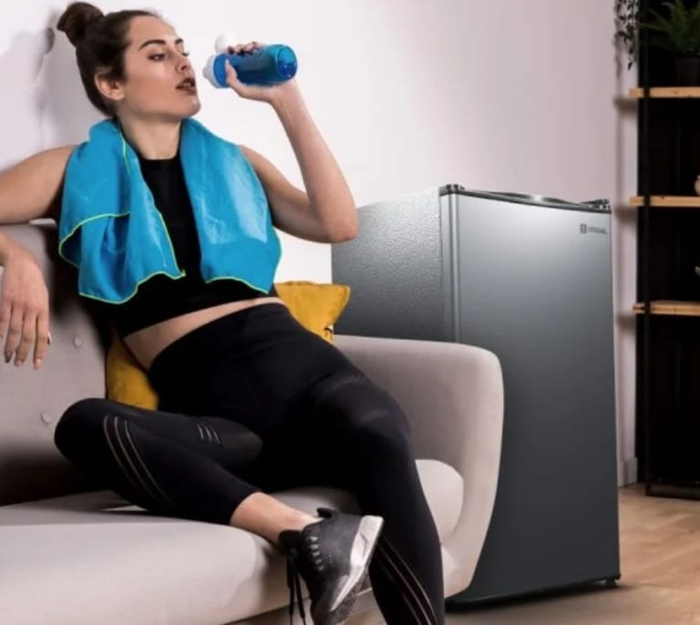 Así es el frigorífico bajo encimera que arrasa en PcComponentes y cuesta menos de 120 euros