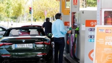 El diésel y la gasolina suben en víspera de la 'operación salida' pero siguen más baratos que en el verano de 2024