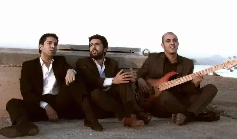 El valencianismo pide a Mazón que vuelva a la música con una campaña en Change.org