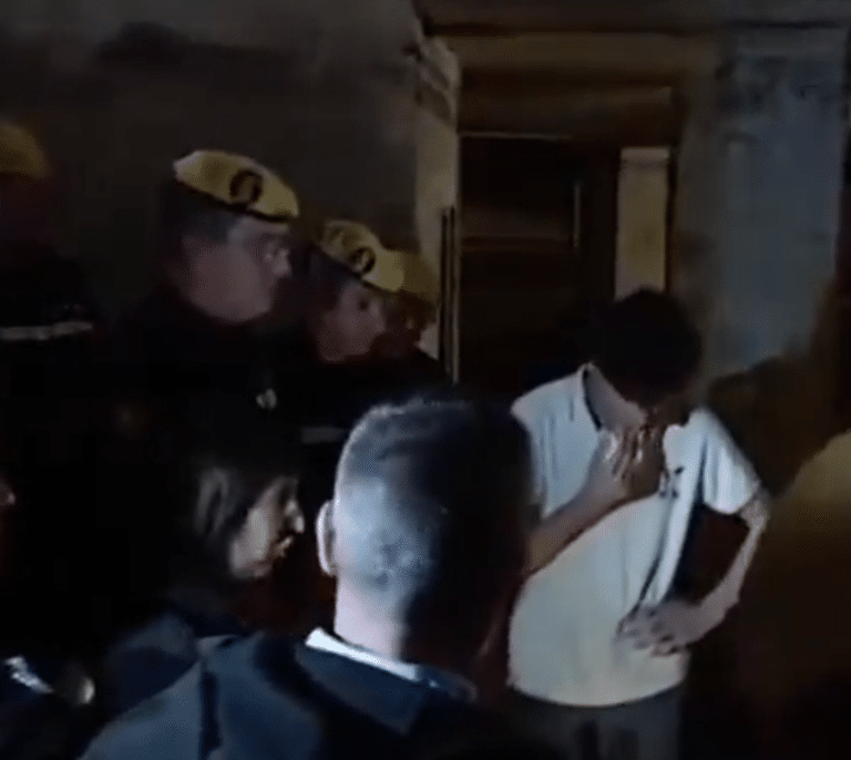 La ministra Margarita Robles se enfrenta a gritos con los afectados en Paiporta: "¡Yo no tengo la culpa!"