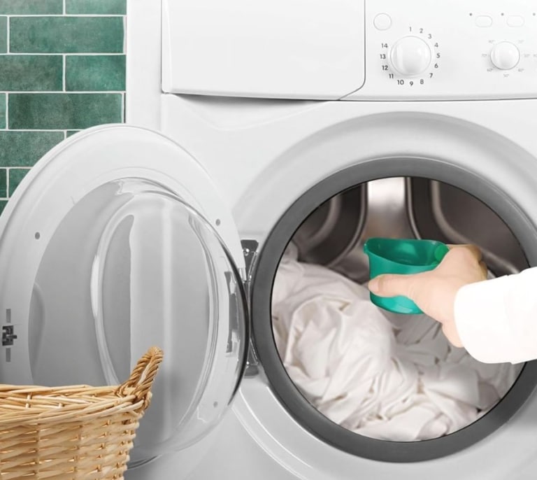 Cuidar la ropa es más fácil que nunca con este pack ahorro de 4 detergentes para lavadora de Ariel ¡por solo 25€!