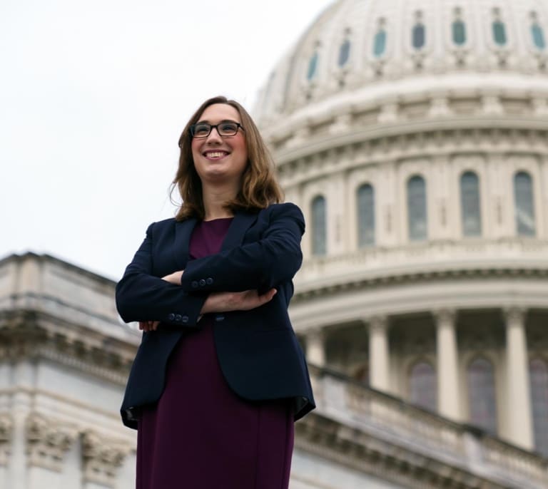 Los republicanos presionan para que una congresista trans solo pueda usar el baño de hombres del Capitolio de EEUU