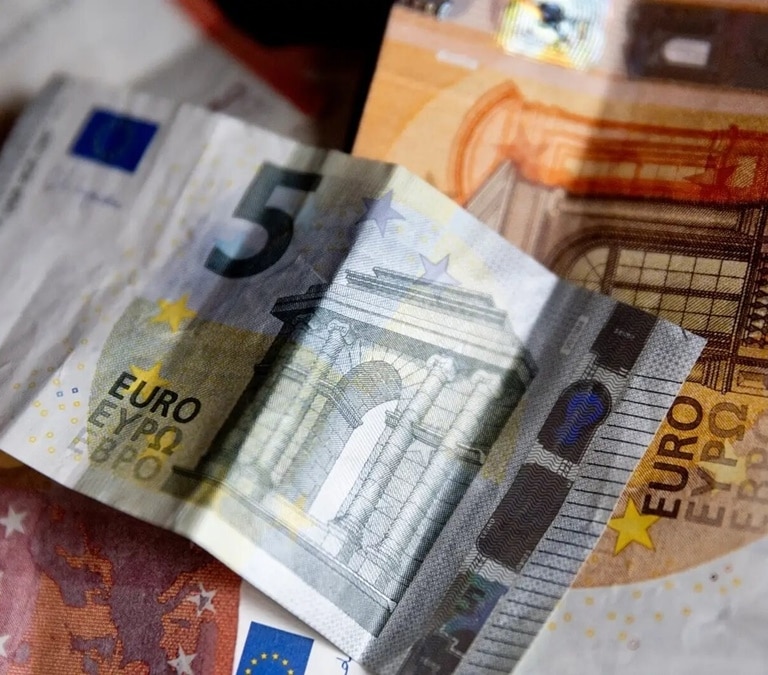 Si has hecho una transferencia por error, puedes hacer esto para recuperar tu dinero