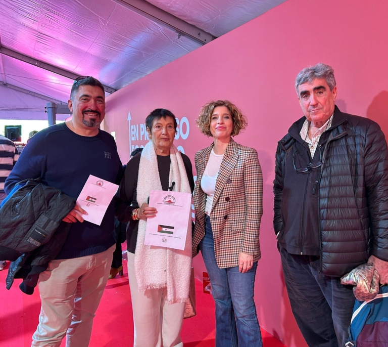 El movimiento solidario saharaui irrumpe en el congreso del PSOE para exhibir la incoherencia entre líder y bases