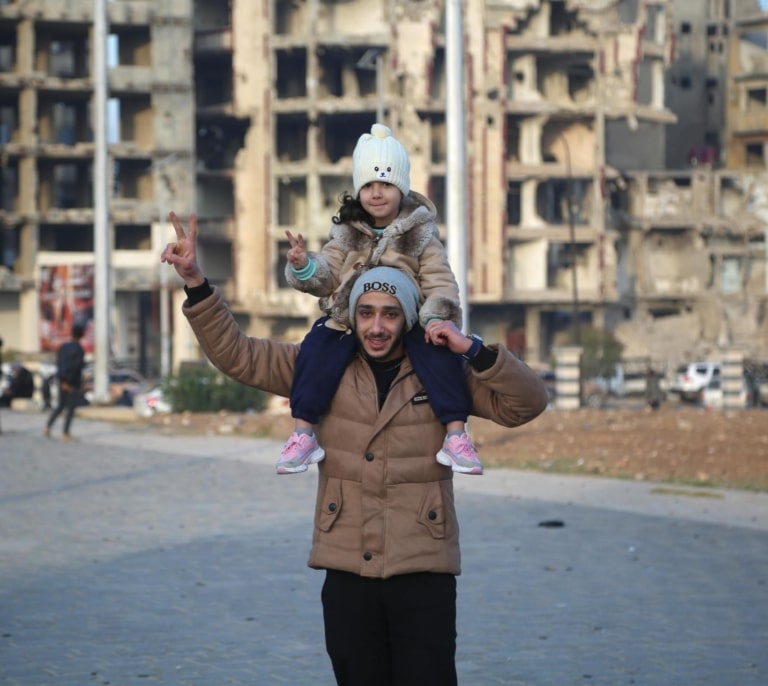 El camino minado de un país devastado por 13 años de guerra civil