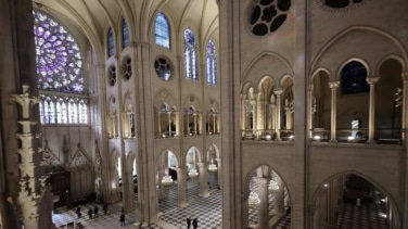 Macron ignora las críticas y cambiará varias vidrieras que sobrevivieron al incendio de Notre Dame