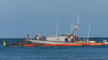 Marruecos pide ayuda a España para reflotar su patrullera encallada en Melilla 