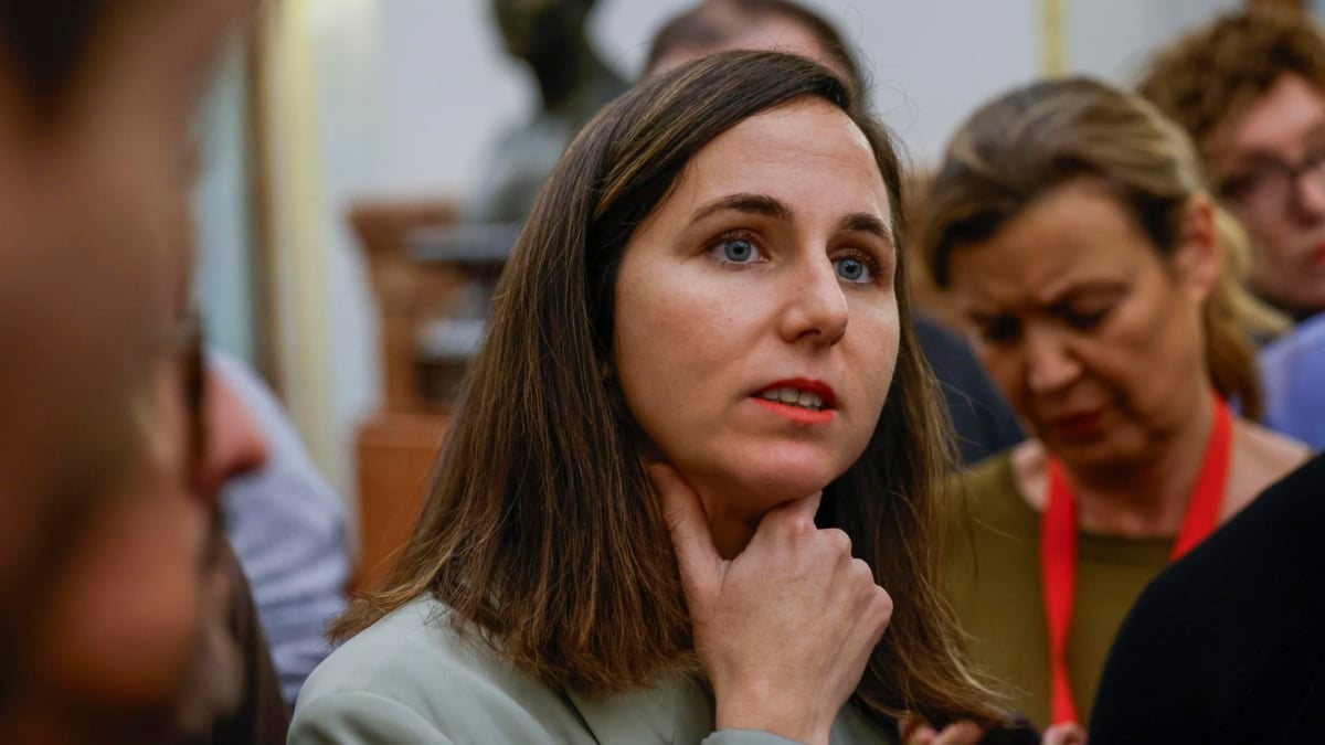 La secretaria general de Podemos, Ione Belarra, en los pasillos del Congreso, este miércoles