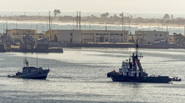 Marruecos consigue sacar su patrullera de aguas españolas tras tres días encallada