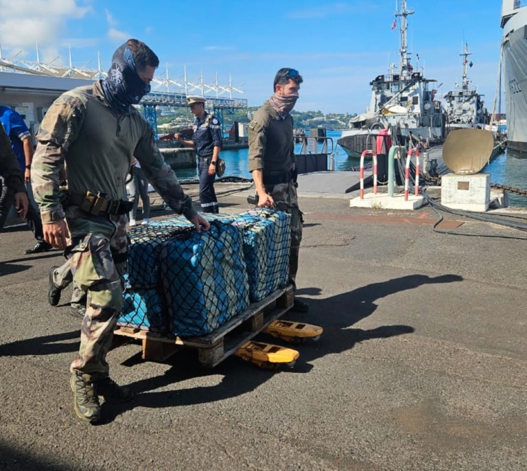 Francia detiene en Tahití un pesquero español con 524 kilos de cocaína