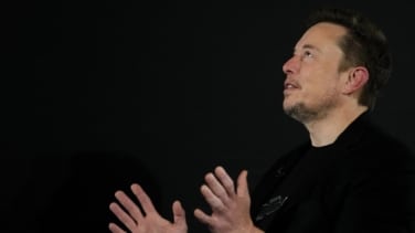 El Tesla Roadster de Elon Musk: un viaje intergaláctico que desata el caos en la Tierra
