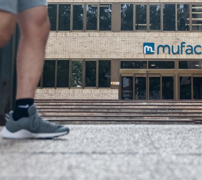 Ayuso tranquiliza a los funcionarios de Madrid y asegura que "se hará cargo" de Muface si "son abandonados" por el Gobierno
