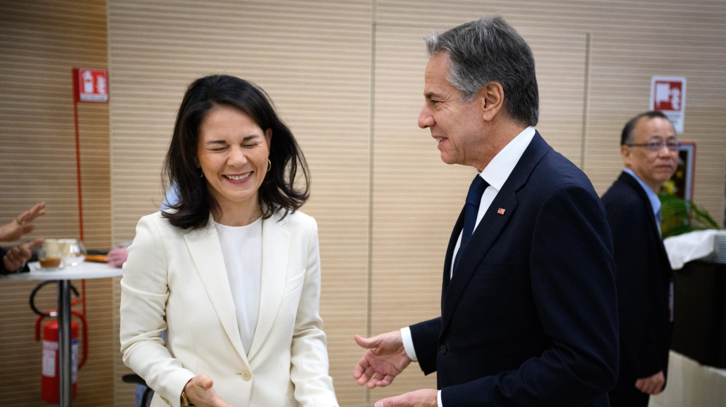 Annalena Baerbock, ministra alemana de Exteriores, junto al jefe de la diplomacia de EEUU, Antony Blinken. en el G7 en Fiuggi, Italia.
