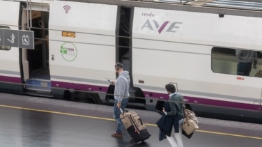 Sánchez anuncia una prórroga de seis meses más en las ayudas al transporte público