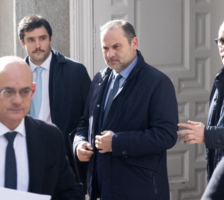 El juez del 'caso Koldo' sigue adelante contra Ábalos al existir "indicios racionales" de que cobró de Aldama