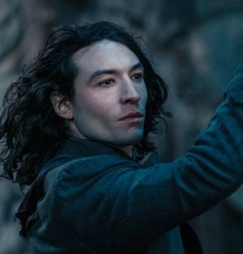 Ezra Miller, de su paso por el "bosque" a su vuelta a [...]