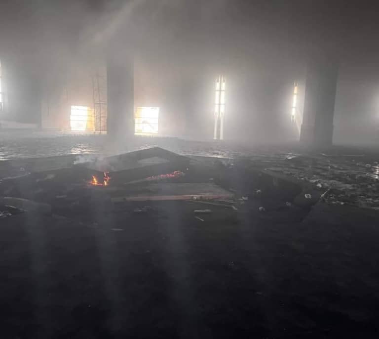 Prenden fuego a la tumba del padre de Bashar Asad en Siria