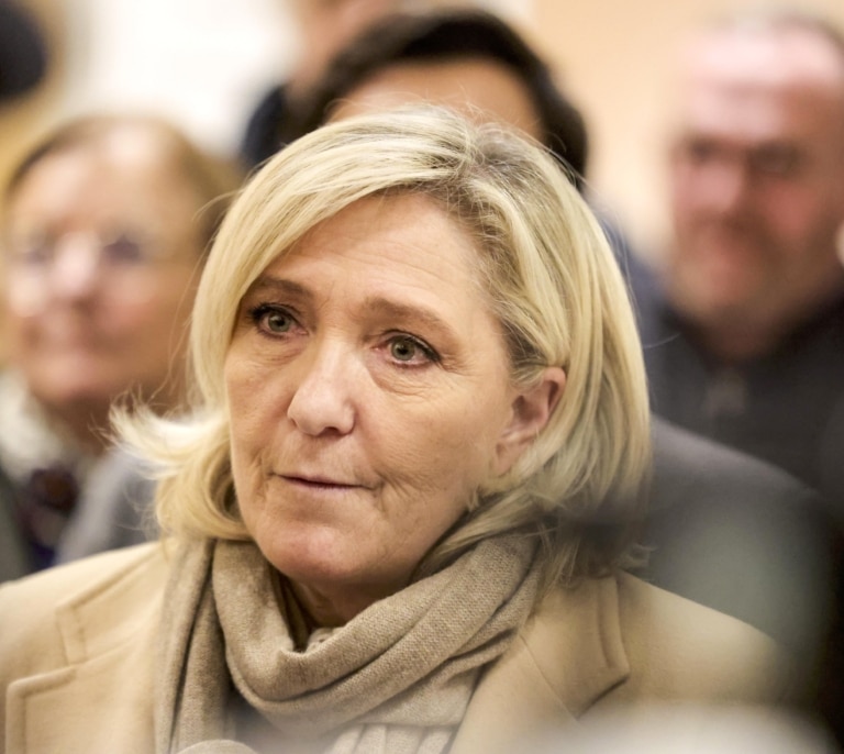 Marine Le Pen hará caer al gobierno de Michel Barnier en Francia