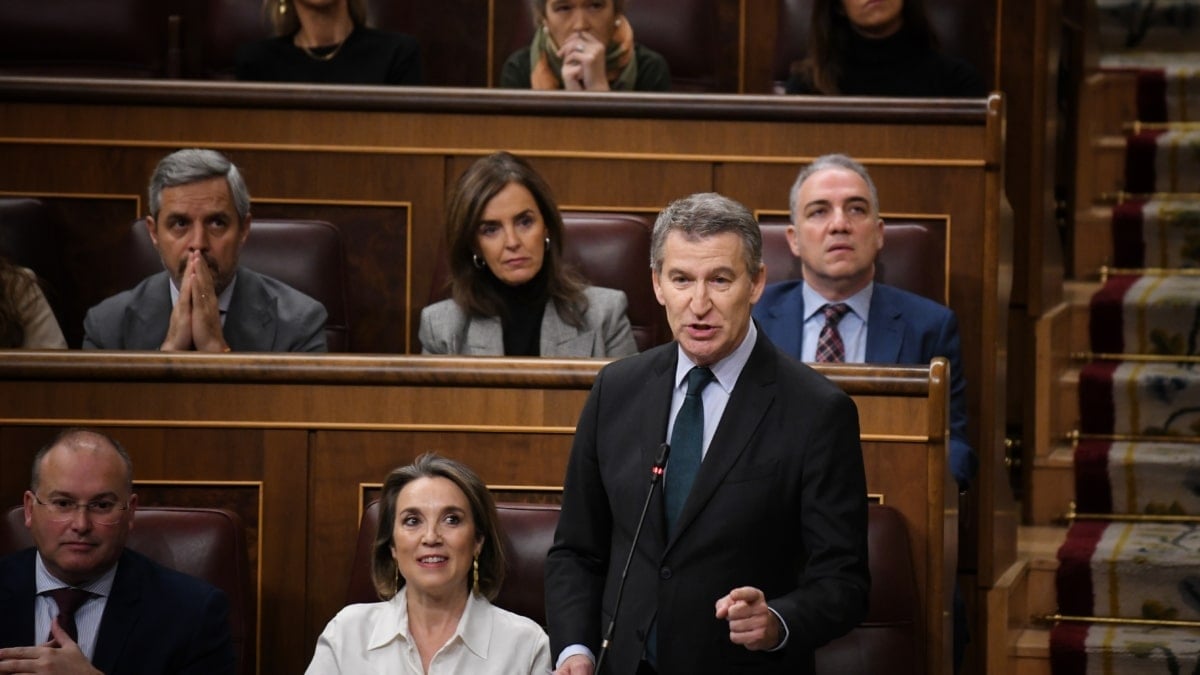 El PP mantiene su oferta de mano tendida a Junts para plantear una moción de censura