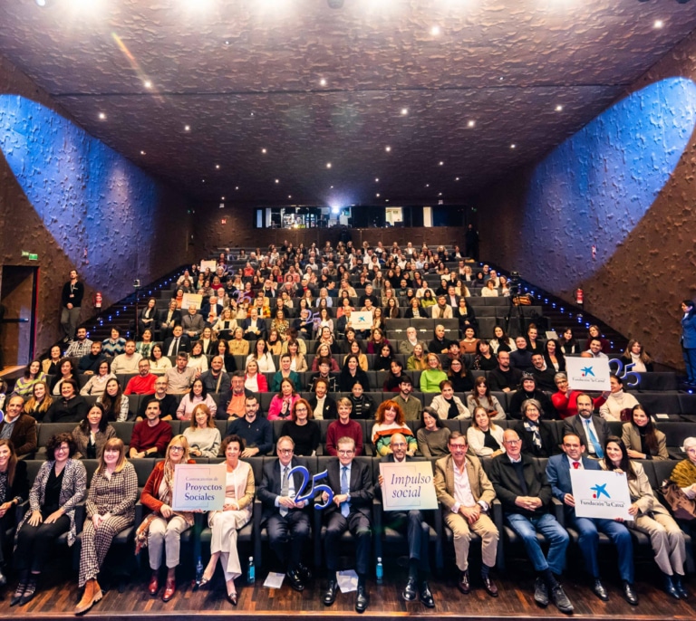 La Fundación ”la Caixa” impulsa la transformación social junto al tercer sector: un cuarto de siglo apostando por las personas