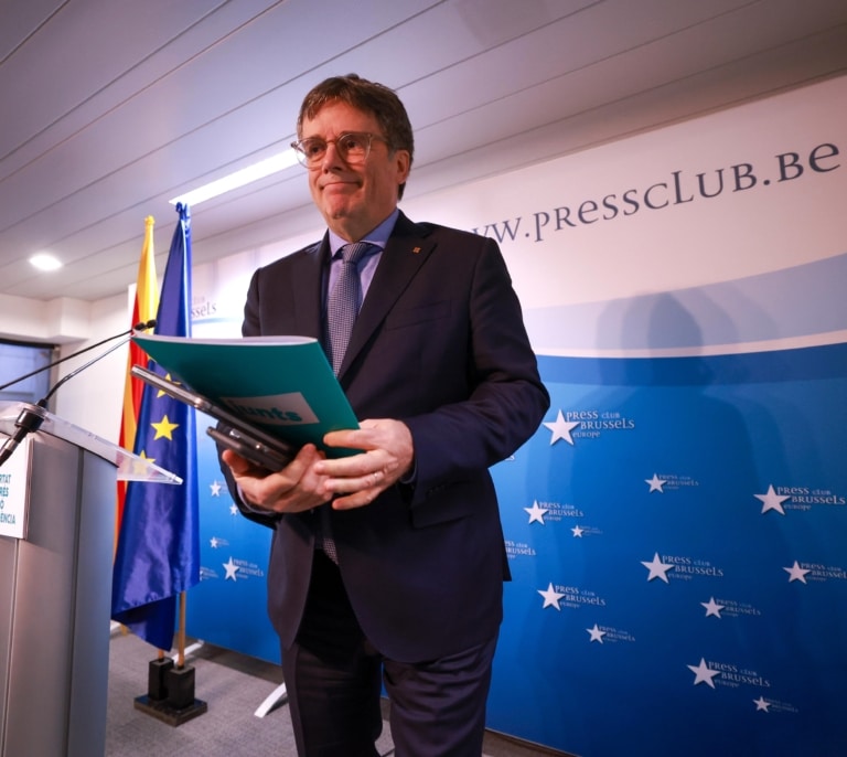 Puigdemont no apoyará a Sánchez si continúa "la estrategia que pretende hundir" a Cataluña