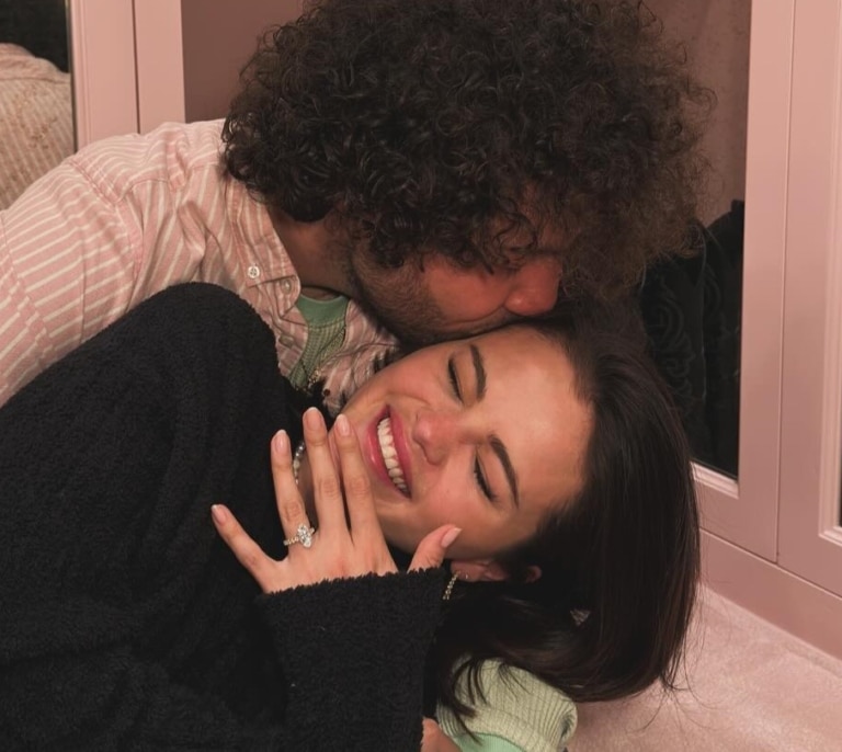 Un experto valora el anillo de compromiso de Selena Gomez: así es la nueva tendencia de las joyas de pedida
