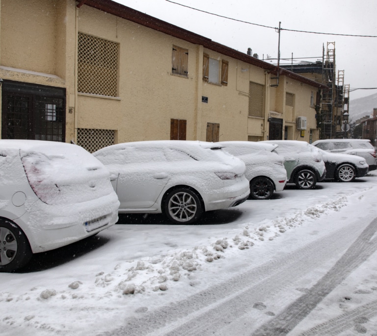 Tráfico alerta ante las próximas nevadas y recomienda llevar cadenas y neumáticos apropiados