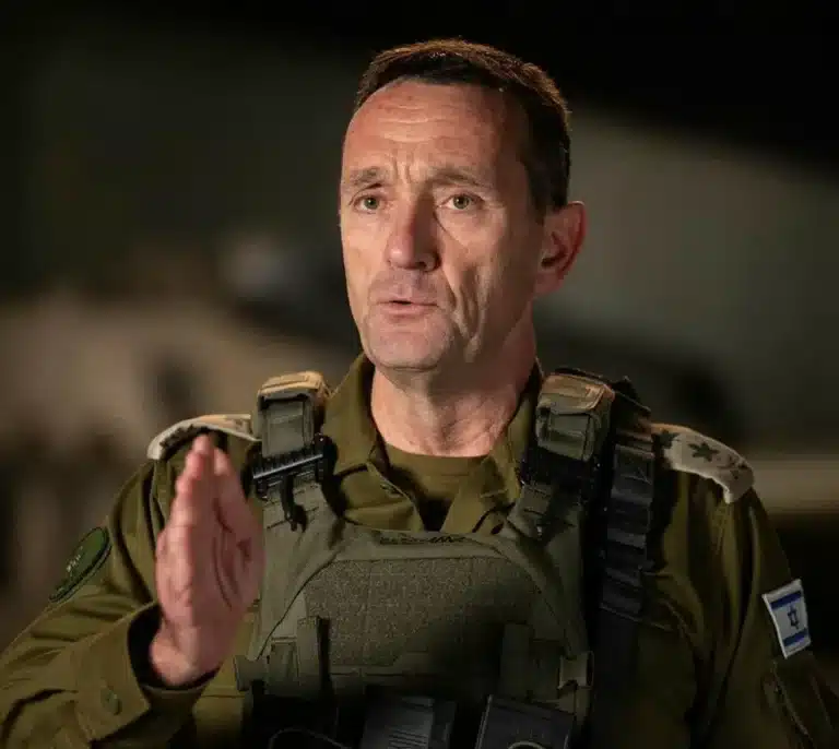 El líder del ejército israelí dimite por el 7 de octubre: "Mi responsabilidad por el fracaso me acompañará el resto de mi vida"