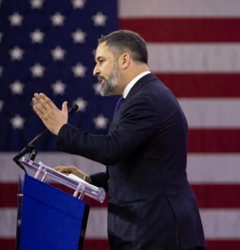 Vox, atrapado entre la pleitesía a Trump y la apuesta de Washington [...]