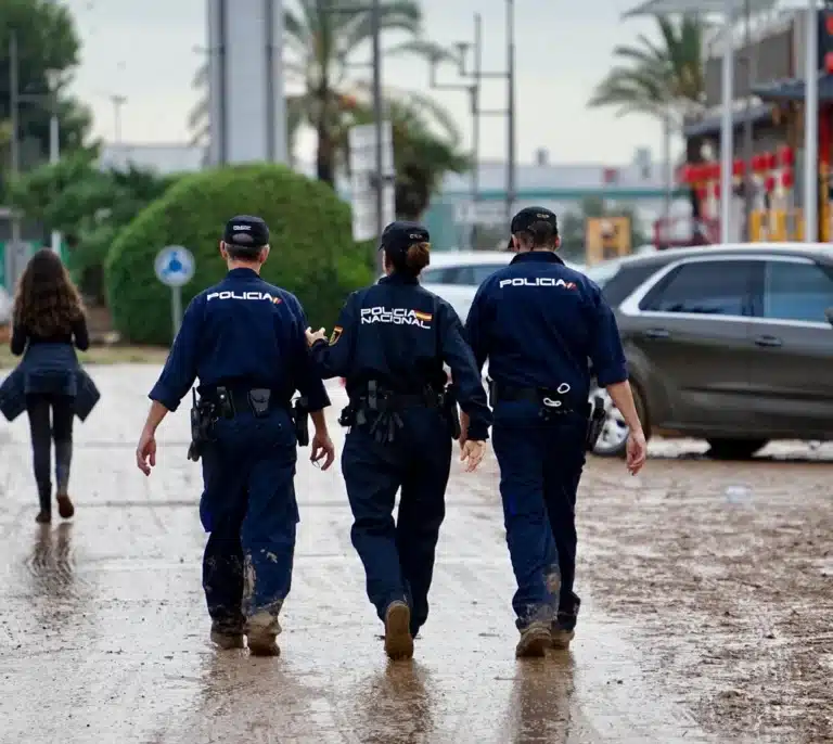 Encuentran a un hombre en una zanja y a su mujer en estado de semiinconsciencia en Madrid