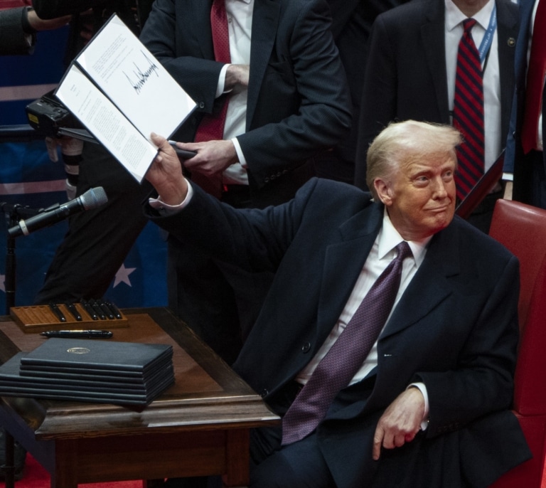 Trump comienza su ERE político en la Casa Blanca