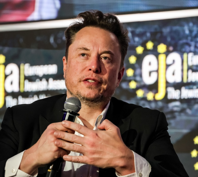 Elon Musk, ultra o niño de teta