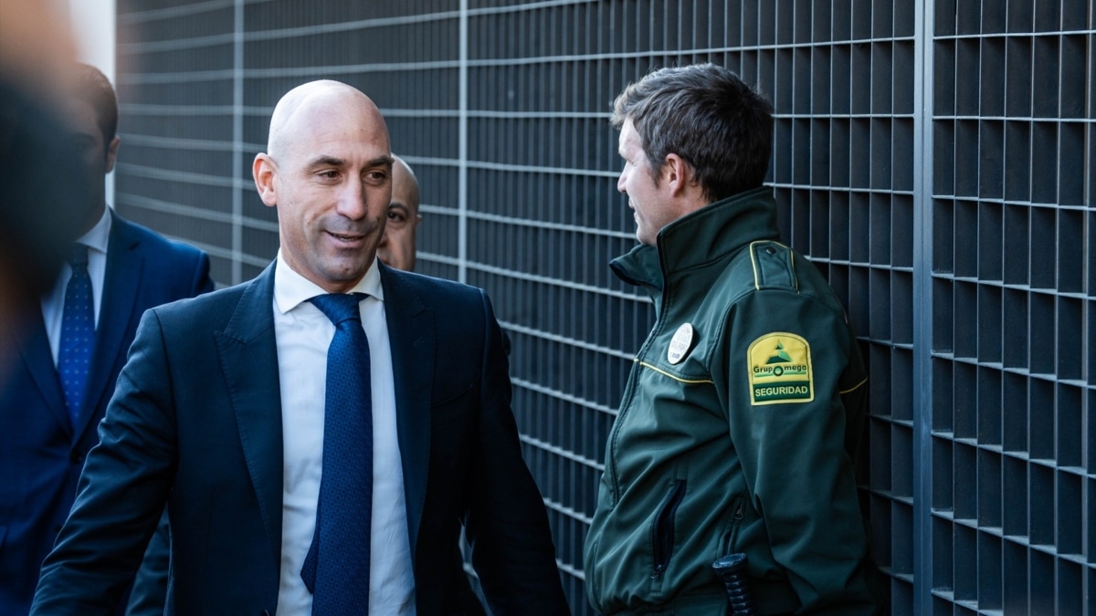 Rubiales, a juicio: se enfrenta a dos años y medio de cárcel por su beso a Jenni Hermoso