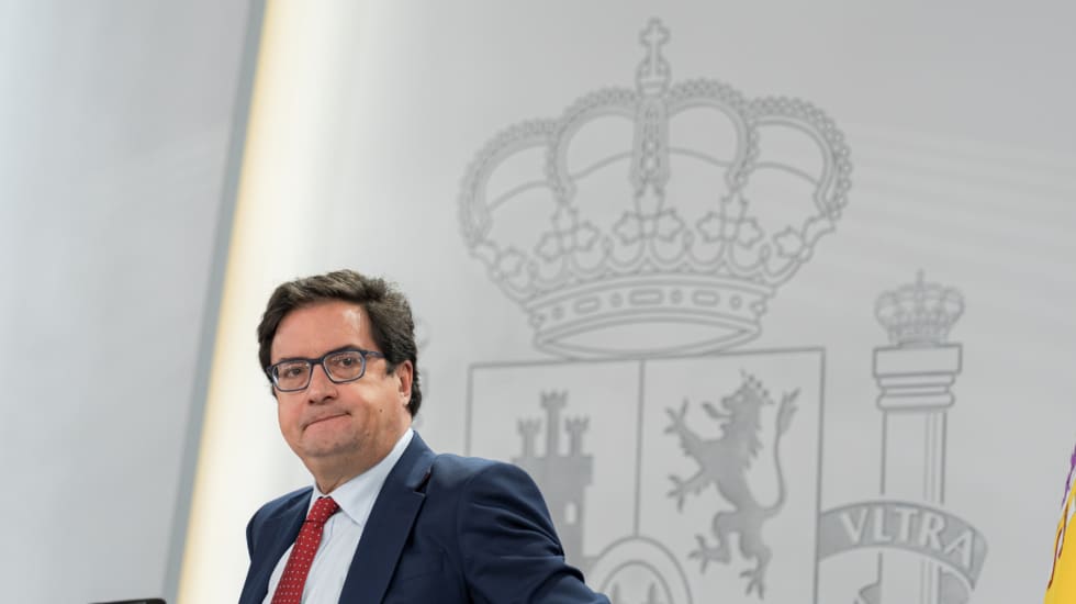 Óscar López no descarta que el Gobierno tome el mando "si a alguna Comunidad se le va de las manos" el control de los incendios