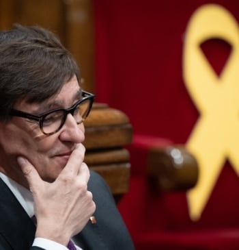 Illa engrasa a los 'medios del régimen' para defender el catalán