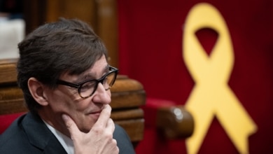 Illa engrasa a los 'medios del régimen' para defender el catalán