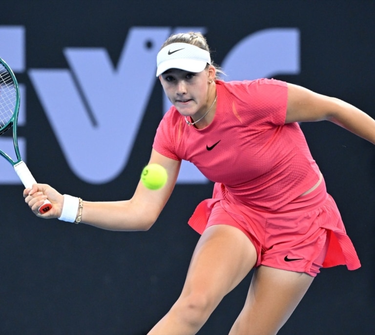 Mirra Andreeva, la joven promesa del tenis mundial, nueva embajadora de ISDIN