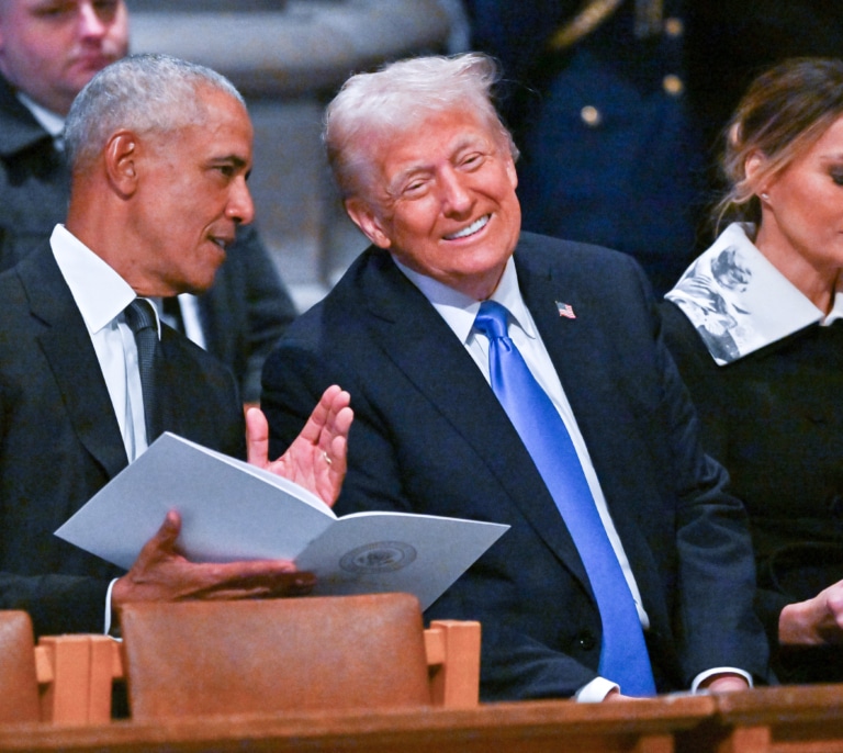 Trump y Obama exhiben risas y sintonía en el funeral de Jimmy Carter