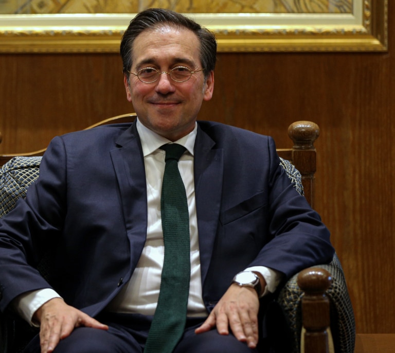 La purga de Albares afecta a las negociaciones con Gibraltar y Marruecos: “Han encontrado en el ministro su gran pichón”