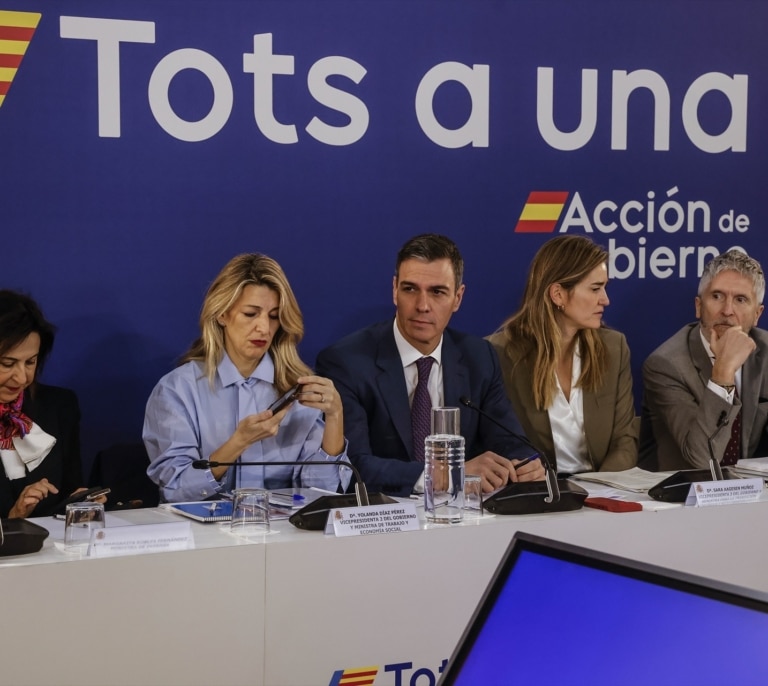 El presidente del Gobierno llega a Valencia entre gritos de "No estás solo" y "Sánchez dimisión"