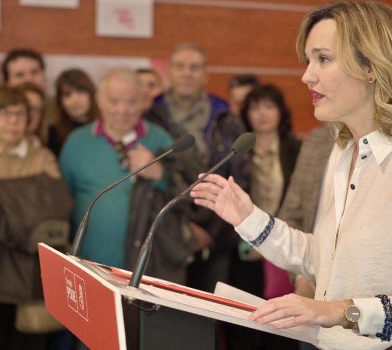 Pilar Alegría toma las riendas del PSOE de Aragón sin primarias tras la retirada del candidato lambanista por falta de apoyos