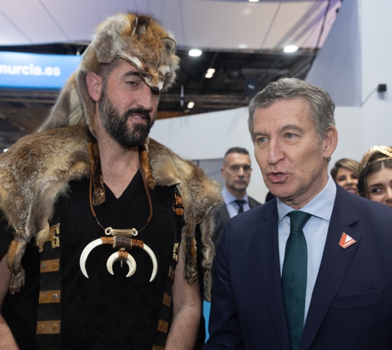 Feijóo acusa a Sánchez de usar a los pensionistas como "escudos humanos" y "rehenes"