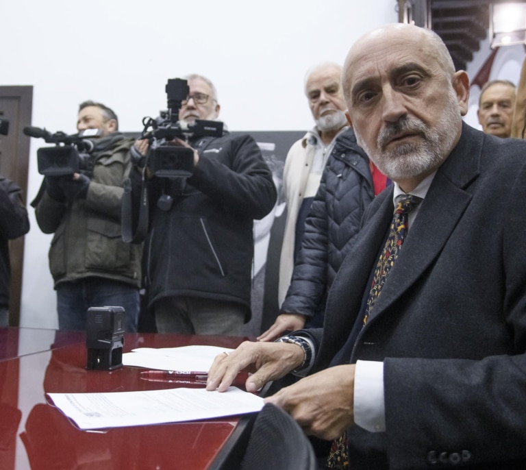 El único rival de Montero al liderazgo del PSOE-A denuncia que el endurecimiento de las primarias "blinda el criterio de Ferraz"