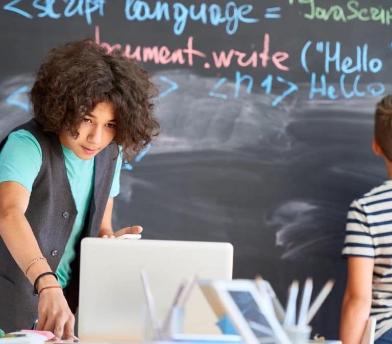 IGNITE impactó en 2024 a más de 30.000 estudiantes y docentes a través de sus programas extraescolares