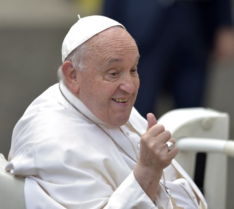 El Papa reitera su deseo de viajar a Canarias y felicita el trabajo de sus diócesis en plena crisis migratoria