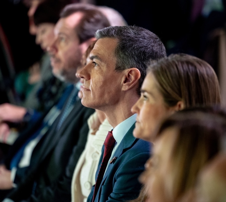 Sumar pide un careo entre Sánchez y Puigdemont para recuperar la estabilidad en el Gobierno