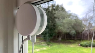 Adiós a los enchufes externos: el nuevo invento para atravesar la electricidad por las ventanas