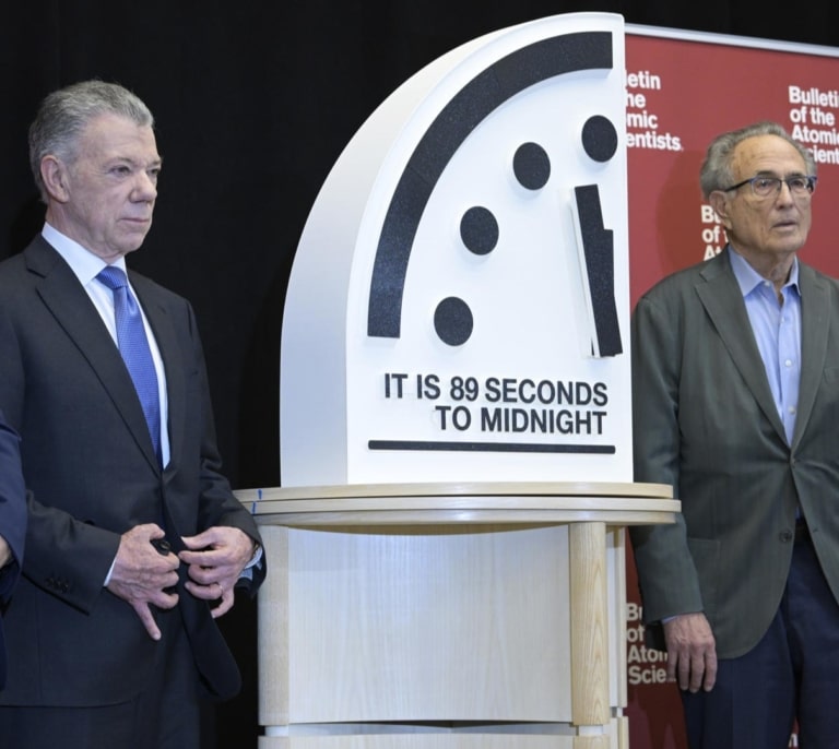 El "Reloj del Juicio Final", más cerca que nunca del Apocalipsis: "Hay que frenar la carrera nuclear"